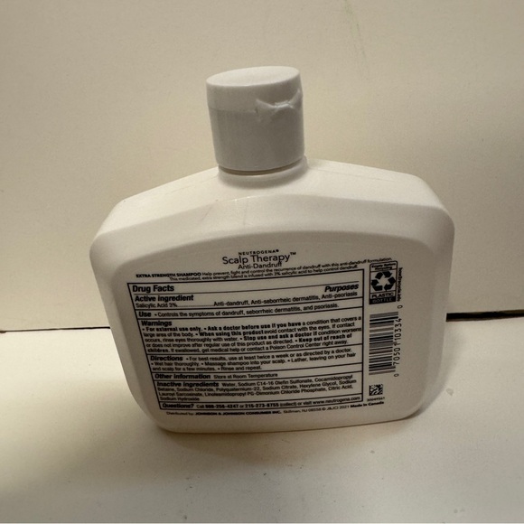 Neutrogena Scalp Therapy Anti-Dandruff Shampoo Extra Strength 12 OZ - Picture 3 of 3